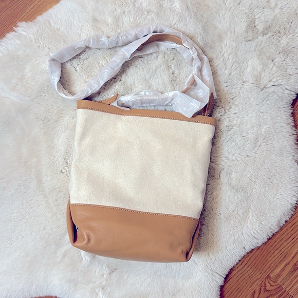 Oslo canvas bucket bag with soft leather trim - Picture 2 of 6